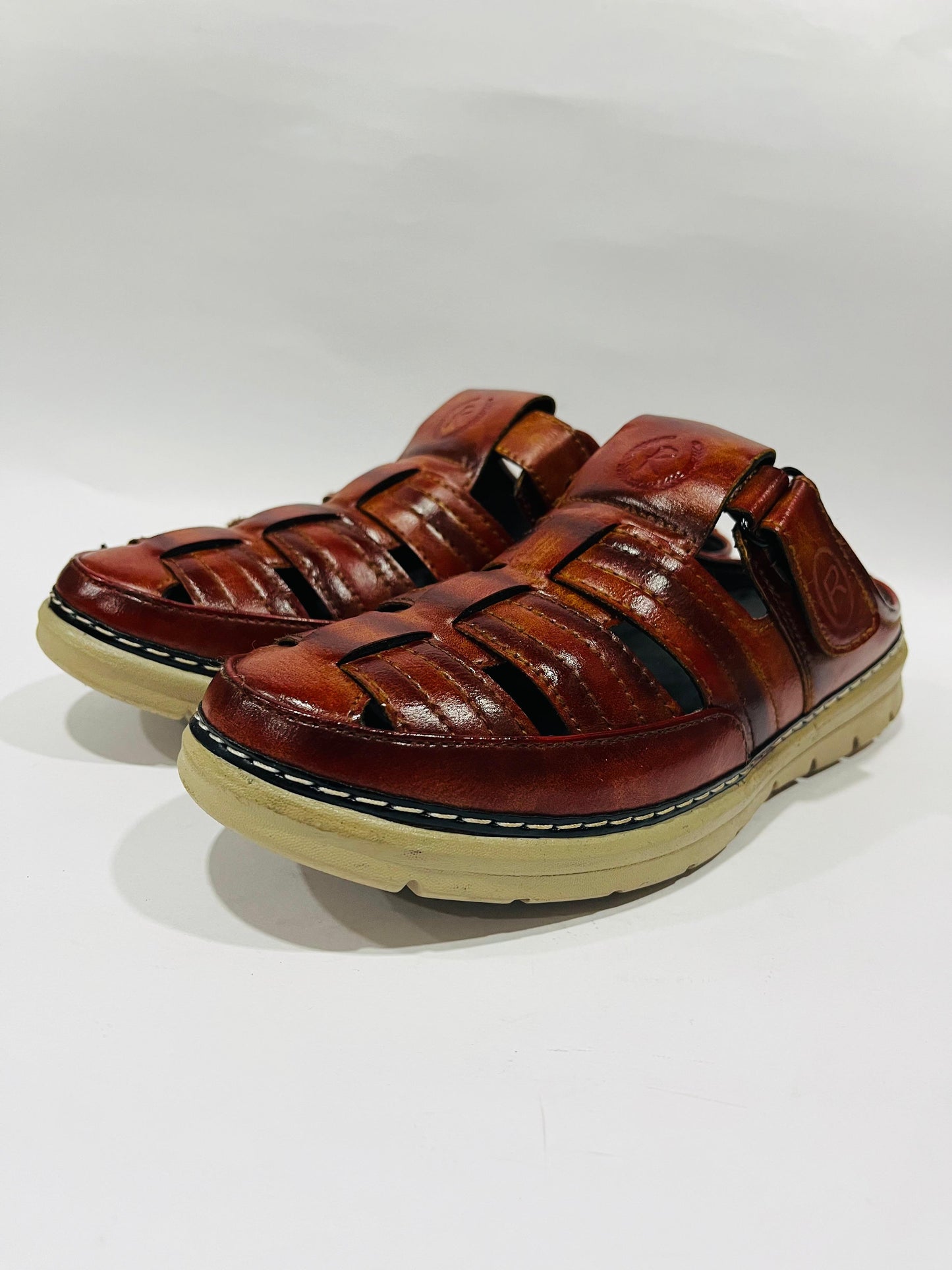 Raadow Leather Cut Banto