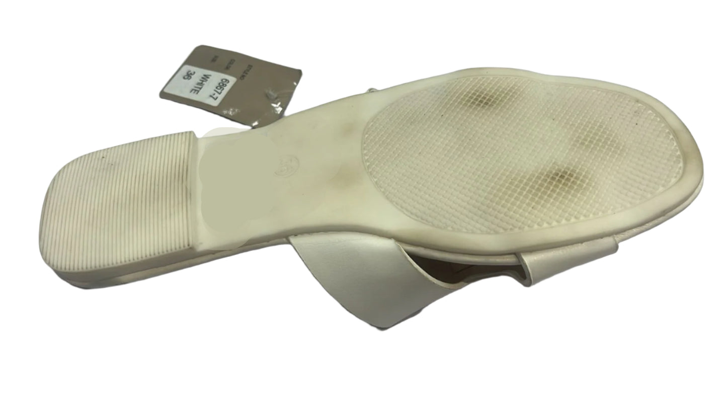 White leather women’s flippers casual cum party wear DS 6867-7 L-019